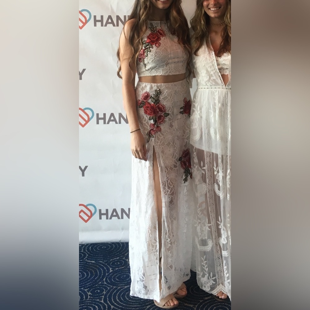 Gorgeous two piece lulus embroidered lace maxi